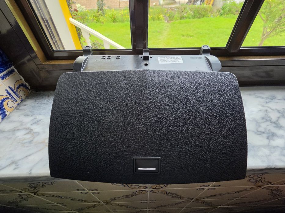 Display Rádio Original W204 - trás de volta a música da tua vida!