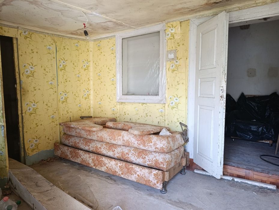 Продам ділянку з будинком