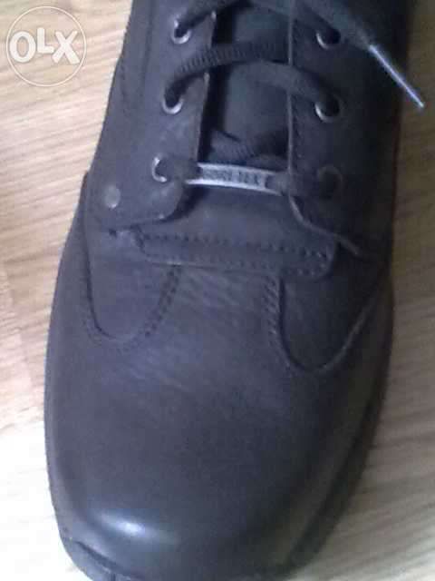 Sapatos pretos da Clarks n.43