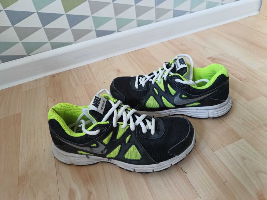 Buty Nike R 37,5 LATO Hala Białe Stan BDB- Okazja Wwa Lwo