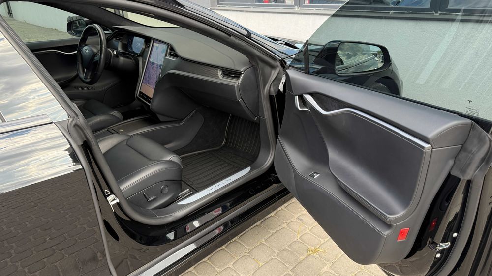 Tesla Model S 2019