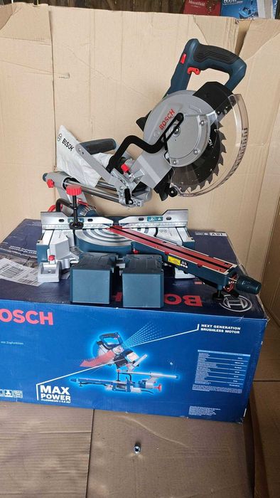 Ukośnica z posuwem Bosch BiTurbo GCM 18V-216 bez aku