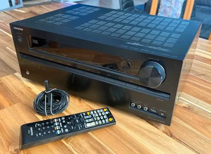 amplituner onkyo (pilot)