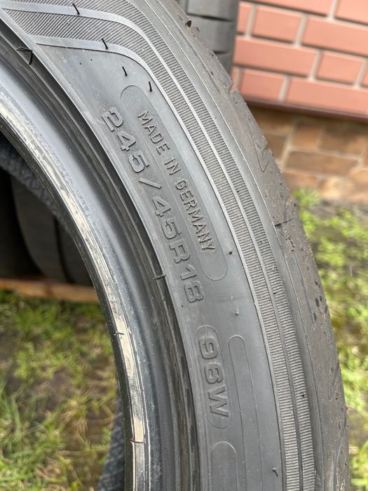 Шини.  245/45/18