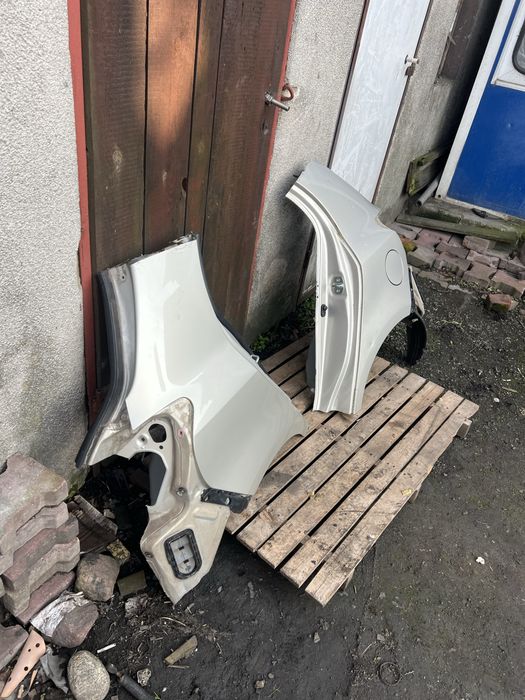 Błotnik ćwiartka prawa lewa tył tylna poszycie toyota yaris II 2 5a7