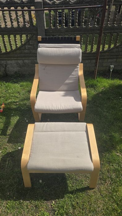 Fotel POÄNG  z podnóżkiem