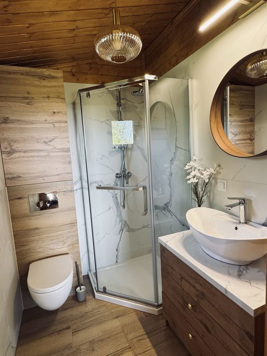 Domek z jacuzzi nad rzeką  z najpiekniejszym widokiem w okolicy