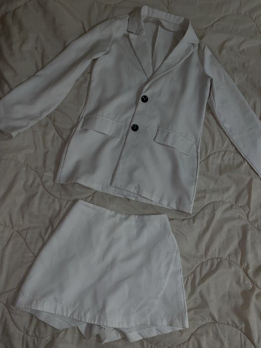 Костюм піджак + юбка шорти молочний