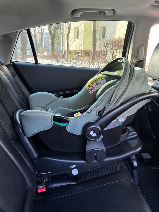 Fotelik samochodowy + baza