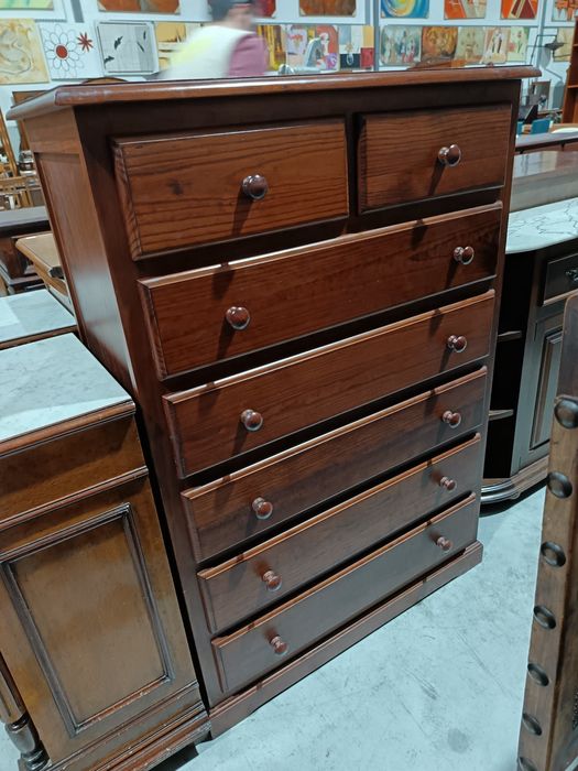 Móvel camiseiro em castanho