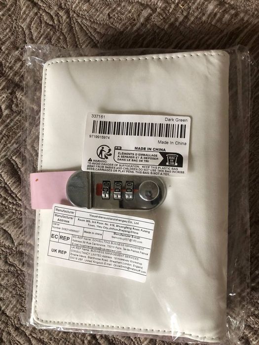 Блокнот А6 з кодовим замком та файлами на зіп застібки.