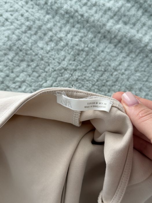 Шикарний бежевий комбінезон по фігурі Zara