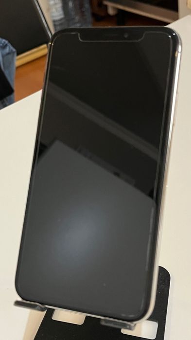 iPhone X 64GB impecável! Bateria 92% + 6 capas (5 Apple). Face ID off. P/ vender rápido: 90€! Sem carregador. Perfeito estado. Garanta já!