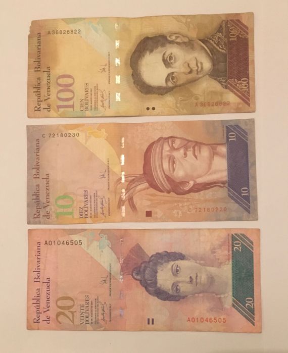 Várias notas estrangeiras antigas