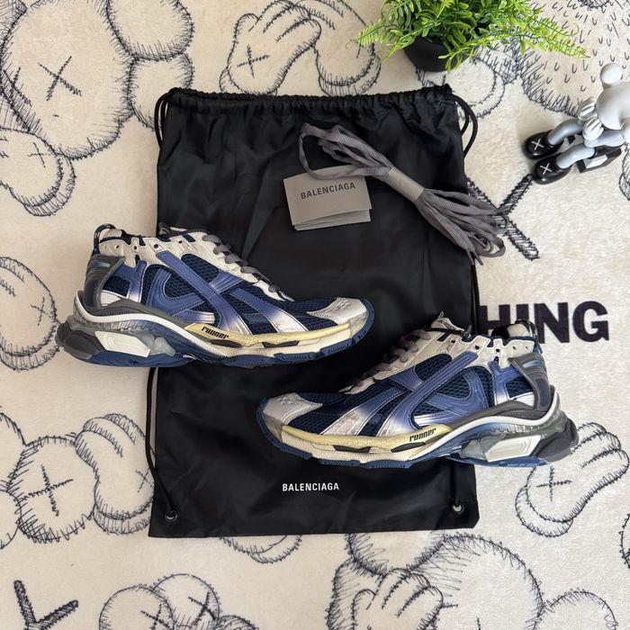 Balenciaga Runner gradient blue