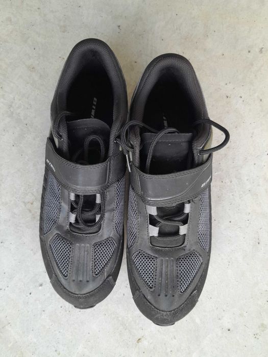 Sapatos de encaixe