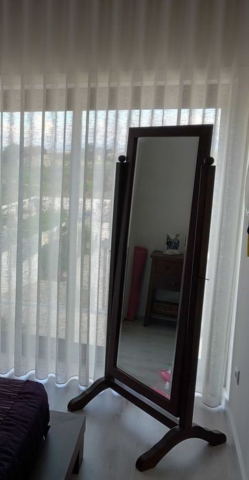 Espelho em madeira maciça