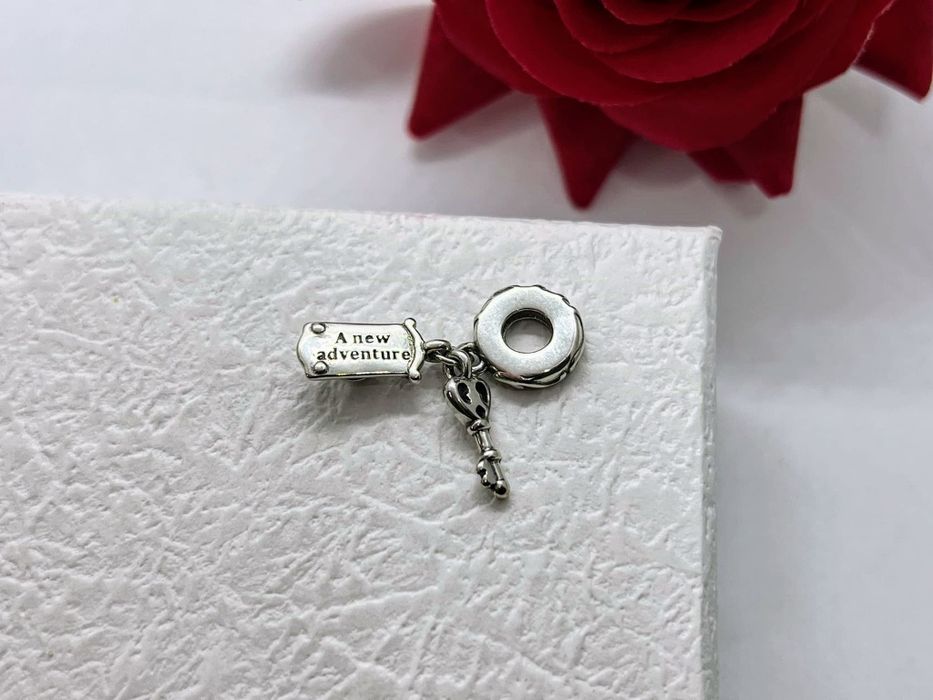 Charm's zawieszka kluczyk do drzwi grawer srebro s925