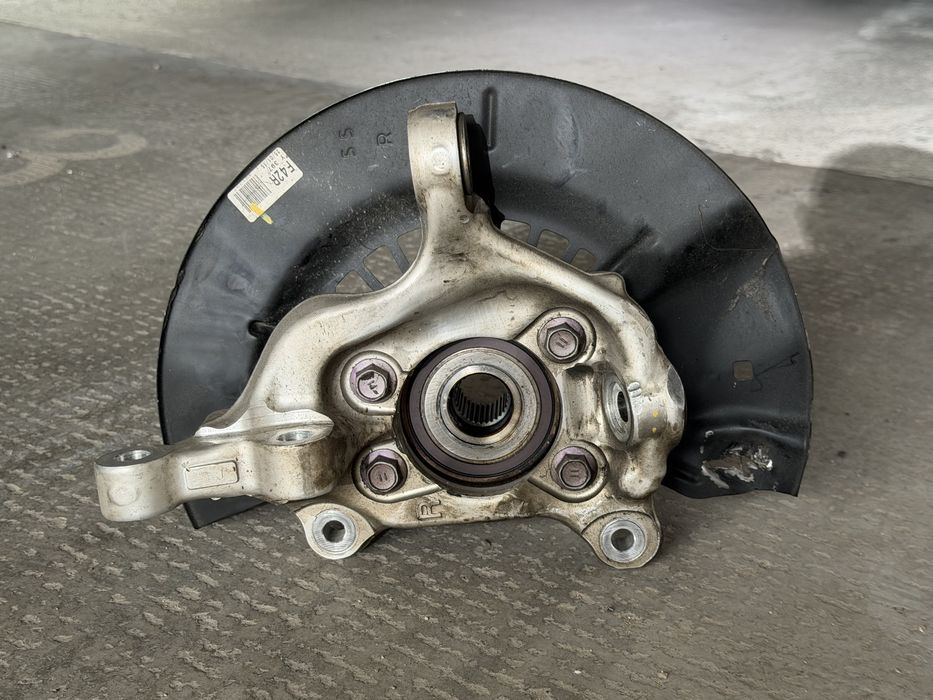 Цапфа передняя правая Toyota Rav4 Toyota Venza 21- AWD  Lexus NX 22- AWD 432010R010 4320142010