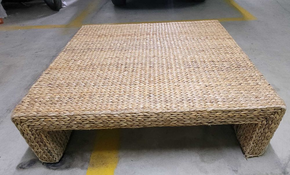 Mesa de centro e aparador em vime trançado