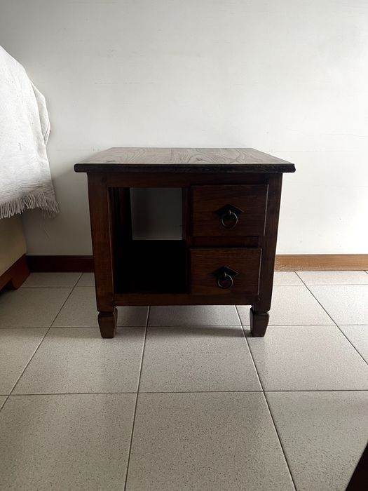 Mesa em madeira de alta qualidade
