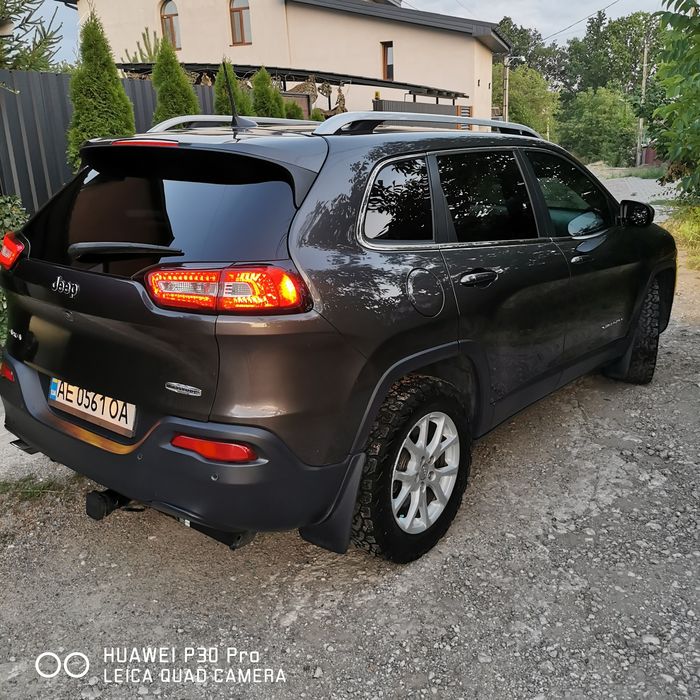 Jeep cherokee повний привід