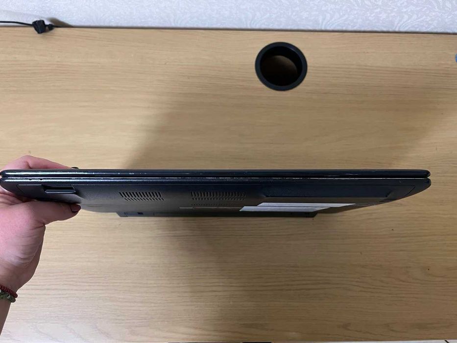 Asus X550L intel core i5-4200U 4Gb HDD700Gb АРТЕФАКТИ на ЕКРАНІ