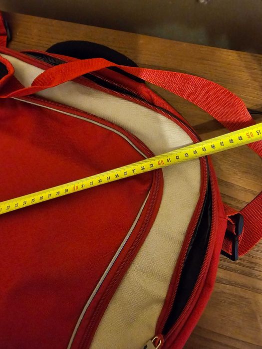 9 malas de viagem. Capas de portátil, estojos pequenos...