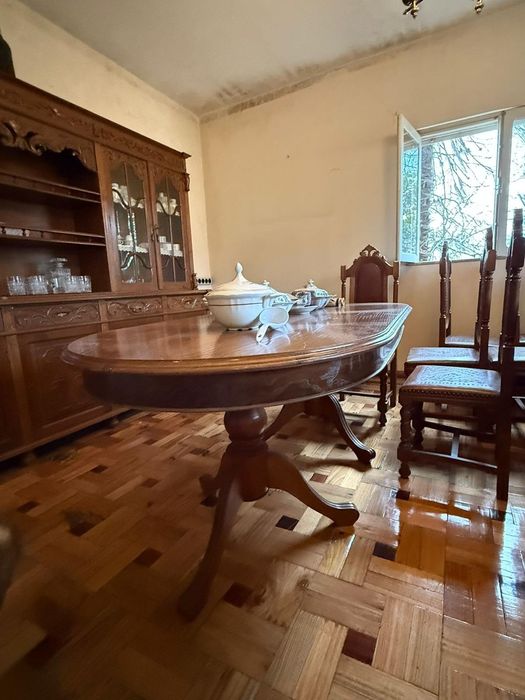 Conjunto Mesa de Jantar + 8 Cadeiras em Madeira Maciça