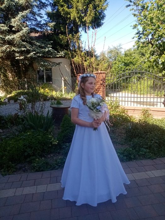 Sukienka na  l  komunię świętą.