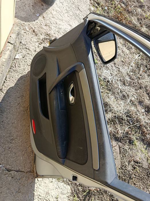 Двері передні праві код фарби TED69. Renault Laguna III (08-15)