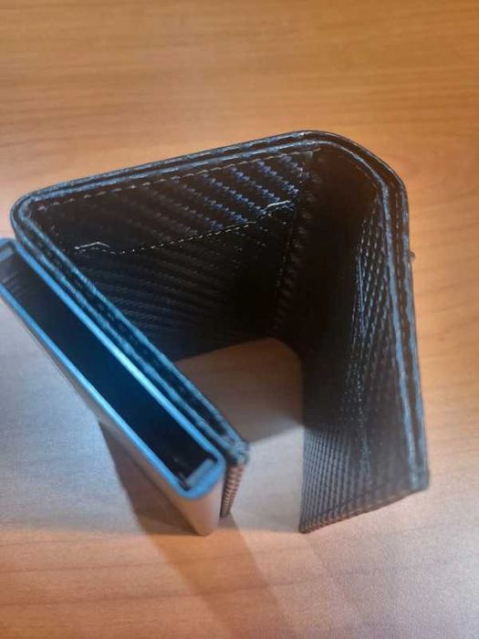 Carteira RDFI Carbon preta. Magnética. Nova. Excelente oportunidade