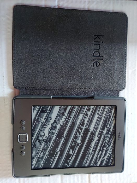 електронна книга Amazon Kindle 4 (модель D01100) з чохлом