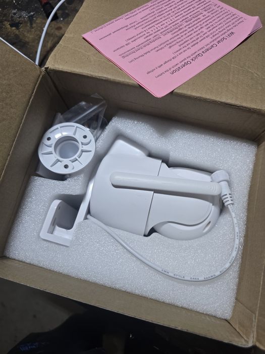 Camera vigilância multi-lente e solar