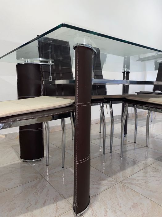 MESA DE VIDRO com 6 cadeiras