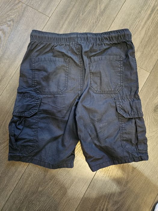 Granatowe spodenki 146