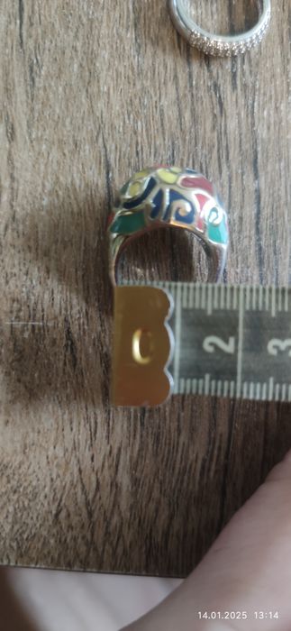 Duży kolorowy pierścień