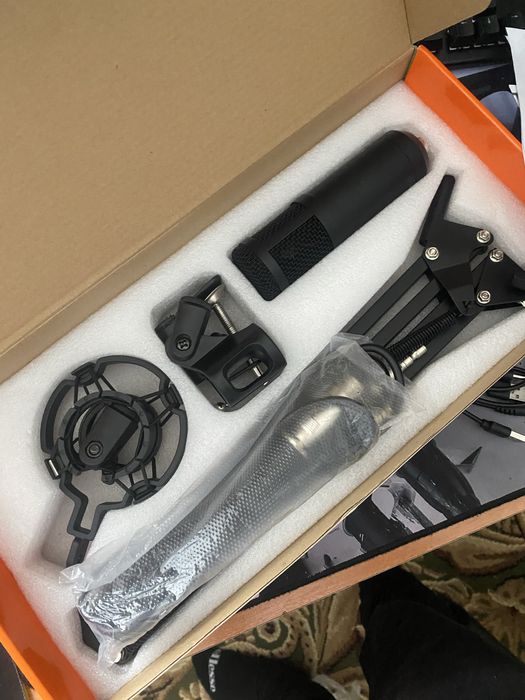 Продам студійний мікрофон media tech