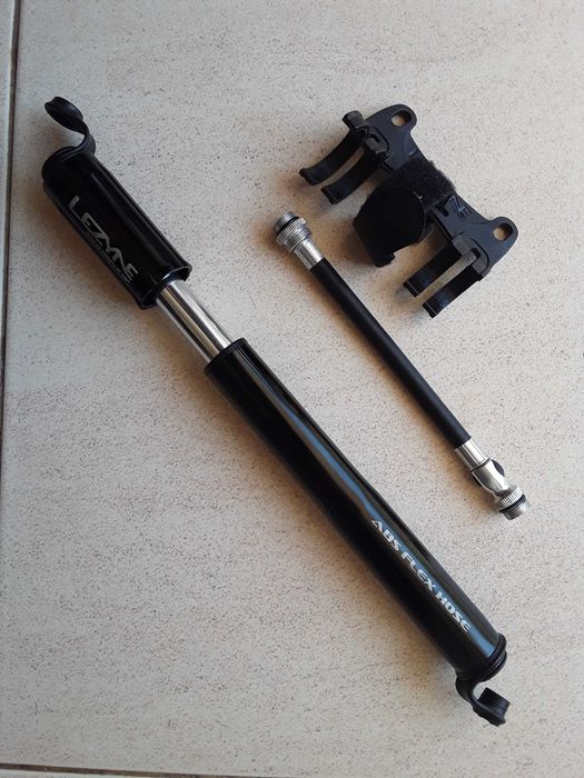 Bomba de encher pneus de bicicleta