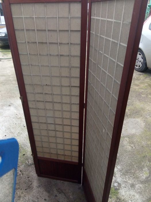 Biombo de 3 folhas em madeira e (papel de arroz??)