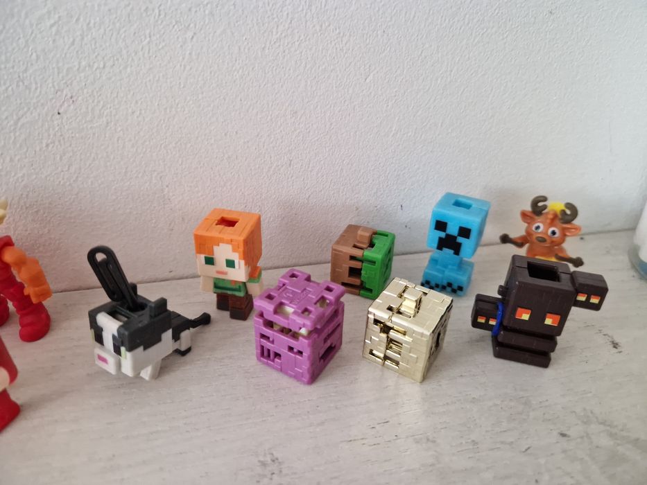 Kinder Joy Minecraft Дивні дива Playmobil Star wars