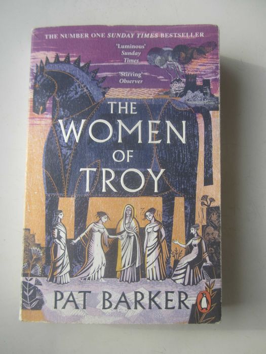 Книга-бестселлер Пэт Баркер "The Women of Troy" на англ.