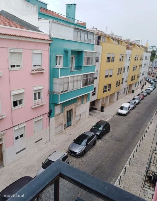 Excelente Apartamento de 4 assoalhadas sito nas Avenidas Novas