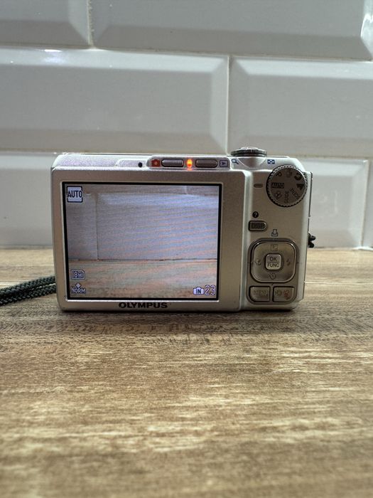 Продам цифровий фотоаппарат OLIMPUS FE-340