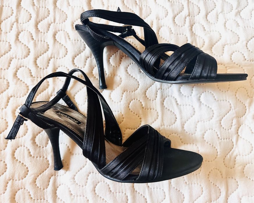 Sapatos Salto Alto Pretos Cetim Presa no Tornozelo Tam 36/37