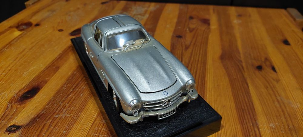 Model 1:24 Mercedes 300SL Bburago