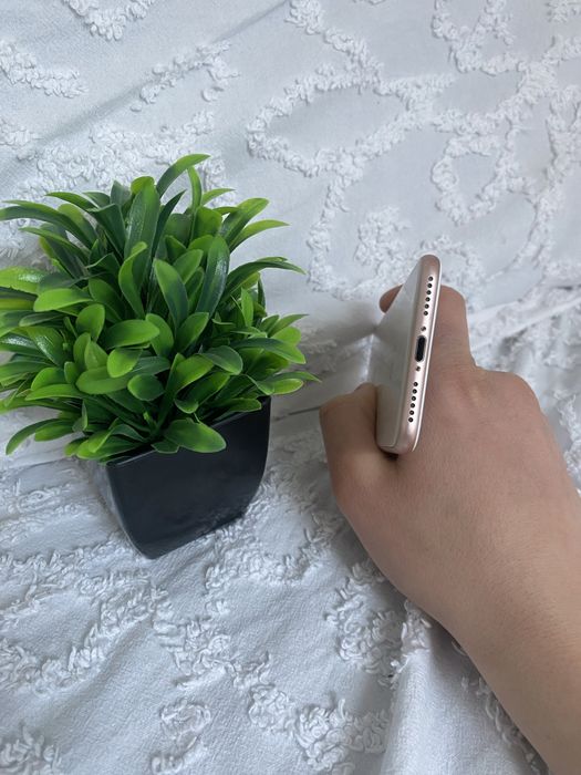 Продам IPhone 8 на 256гб.