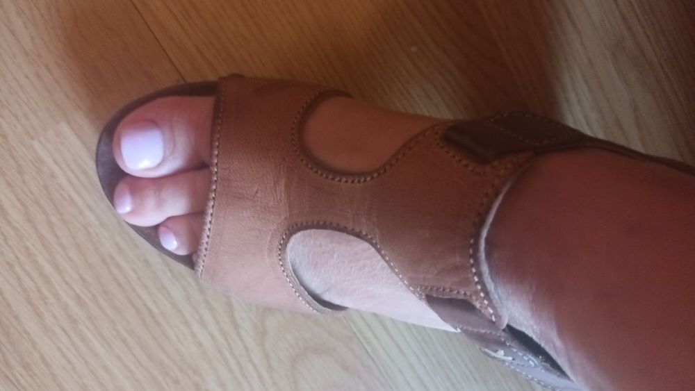 Sandálias senhora em couro, novas