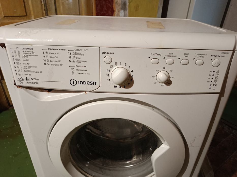 Продам стиральную машинку Индесит .