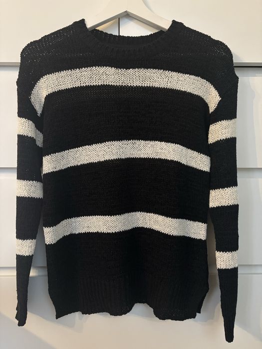 Sweterek XS czarny paski reserved